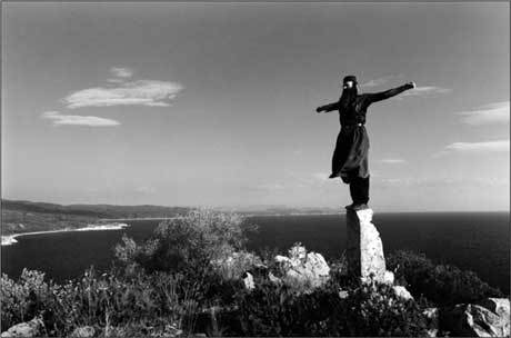 Ο επίσκοπος που άφησε τη θέση του και δούλευε εργάτης  
