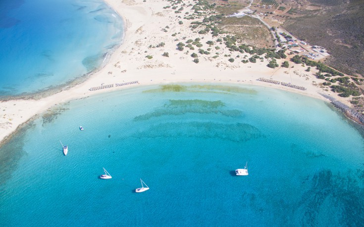 τα κρυστάλλινα νερά της Ελαφονήσου