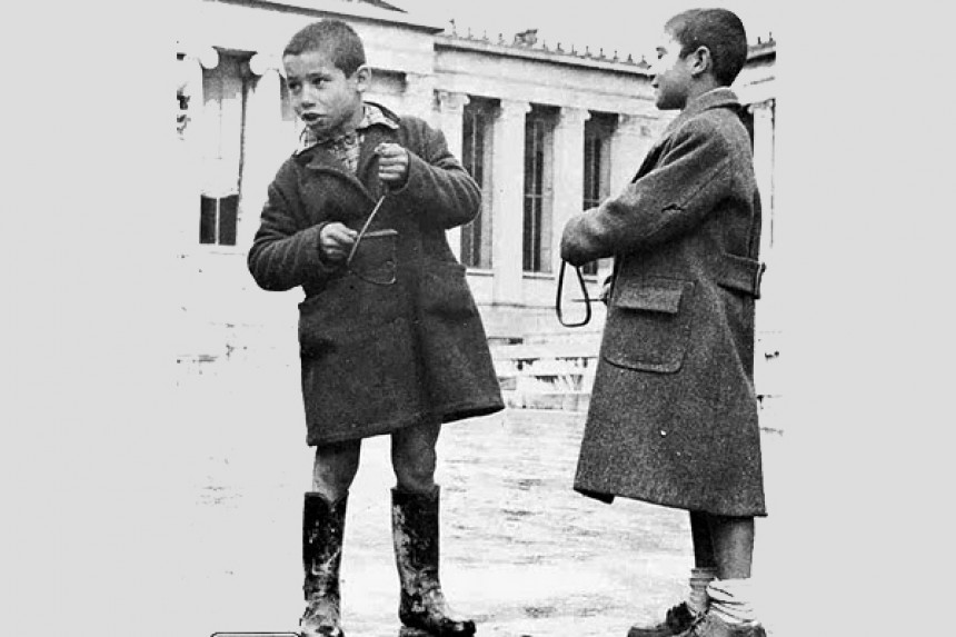 Τα παραδοσιακά παλαιά κάλαντα της Πρωτοχρονιάς ...των παπούδων μας. Να τα πούμε;