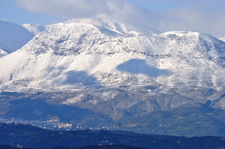 Τα χιονισμένα Ανώγεια και ο Ψηλορείτης από ψηλά!