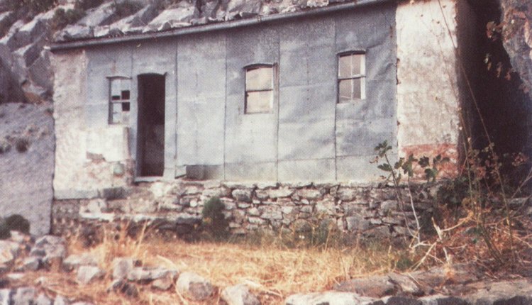 Ήλθαν οι δαίμονες και μ` έσπασαν στο ξύλο… Πάρτε με γρήγορα στην Αγία Άννα