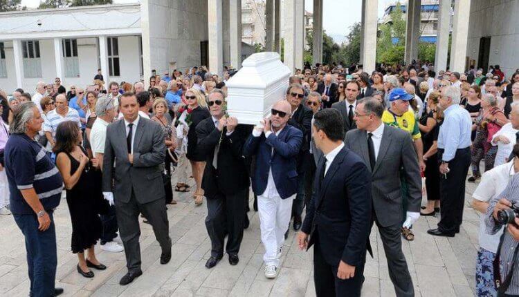 Τελευταίο αντίο στη Ζωή Λάσκαρη με ένα θερμό χειροκρότημα (φωτο-video)