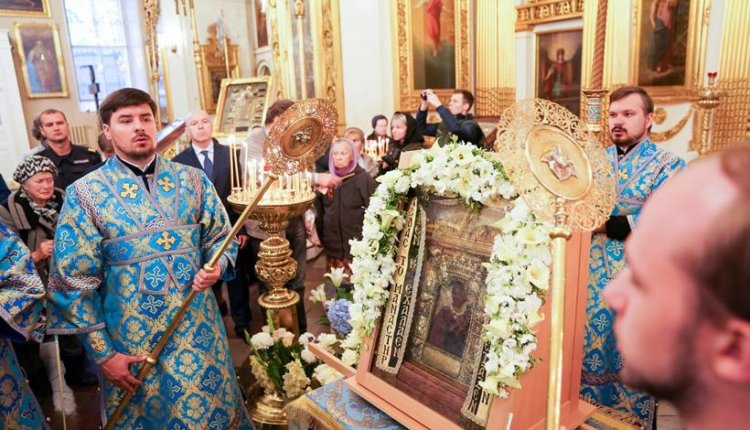 Με όλες τις τιμές αναχώρησε η Παναγία Σουμελά από την Αγία Πετρούπολη