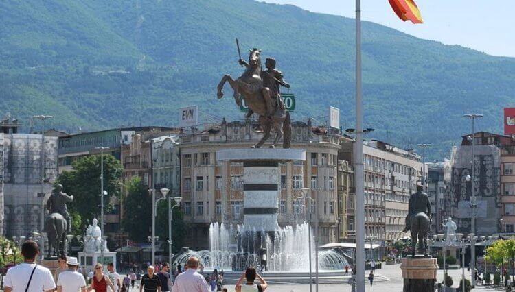 athina-pros-skopia