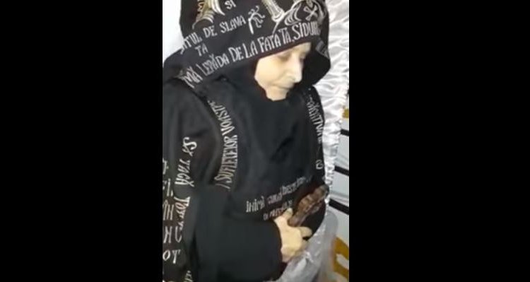 Το χαμογελαστό λείψανο της μοναχής και η εκπληκτική ευλυγισία του προμηνύει αγιότητα