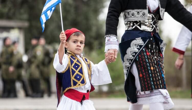 Βροντοφώναξαν το «Μακεδονία Ξακουστή» σε όλη την Ελλάδα. Στη Βέροια τα «έχασε» ο κυβερνητικός Υπουργός